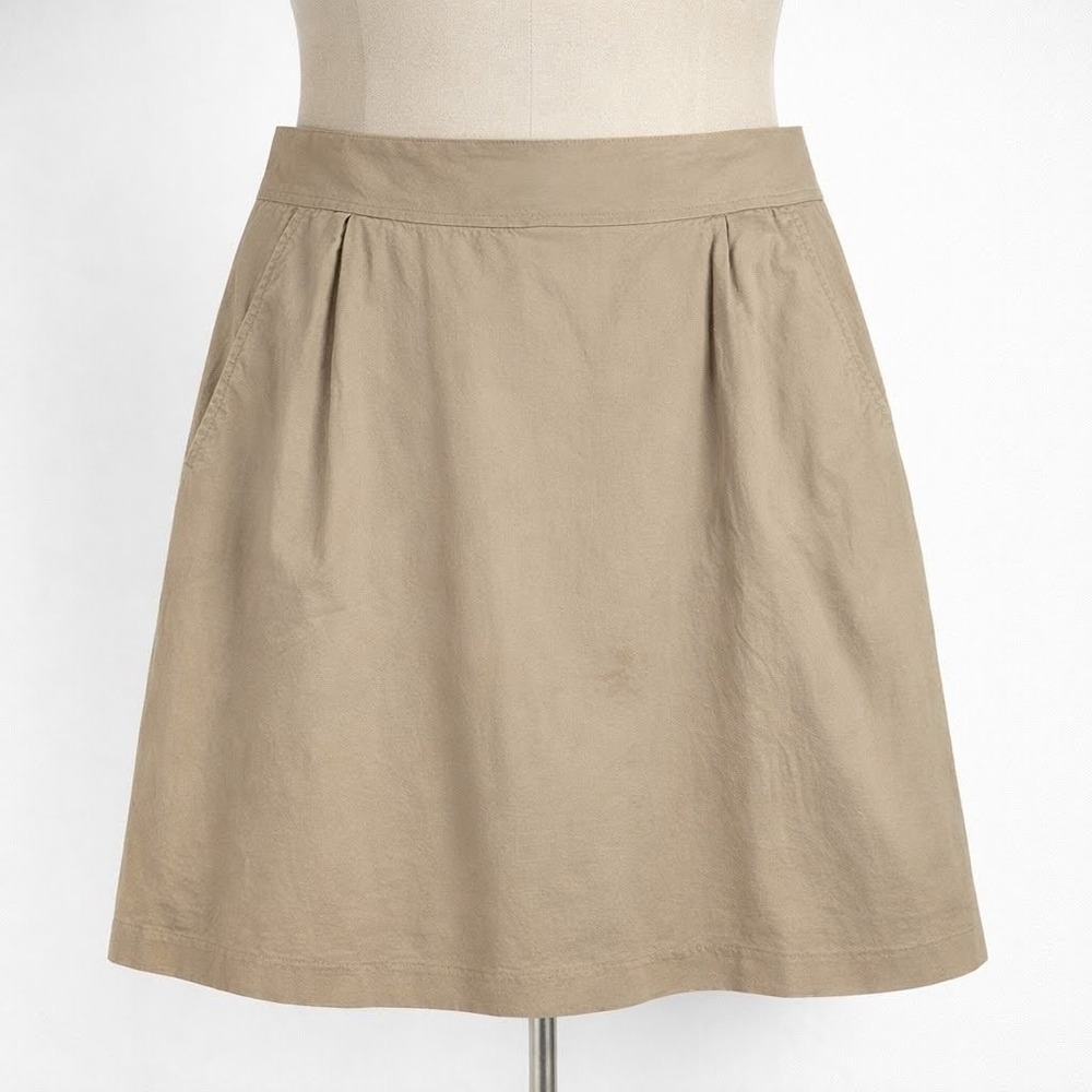 Lands End Y2K Pleated Knee Length Skirt Size 12 Petite Tan Preppy‎ Travel Career
